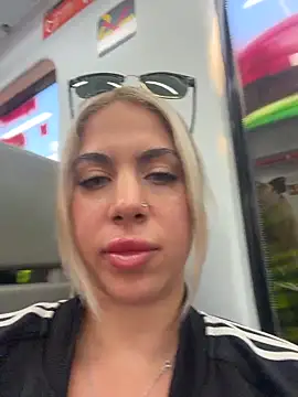 MariaMeir - En el tren viajando