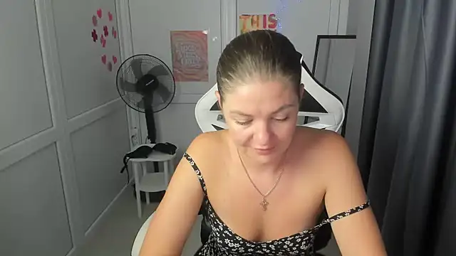 MiaSummerr_'s Live XXX Chat