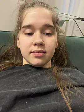 HornyGirlH - SHOW TITS