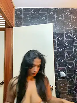 SaharQamar - NAKED+OIL