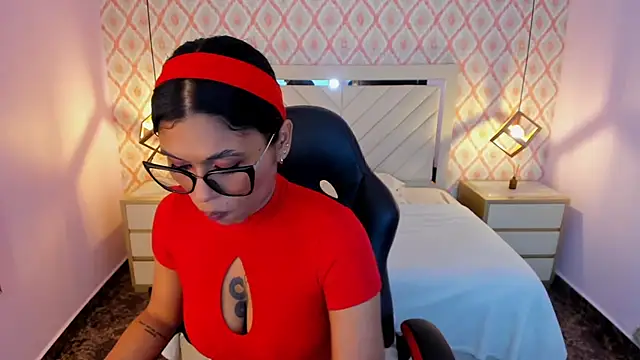 YARA_SHINE2 - PLUG ANAL AND FINGER IN MY PUSSY🍑