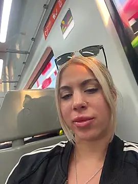 MariaMeir - En el tren viajando