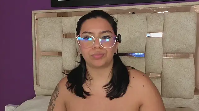 Emilyy_cooperr - apply oil to my body
