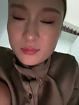 Xingchen-002 - 戶外露天自慰高潮噴水⋯⋯