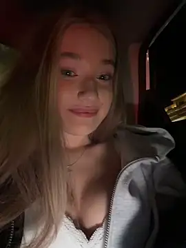 Milaa_sun - fingering pussy+open door MENS WC 🚽