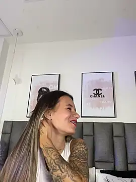 JuliaColemann - Suck a finger 😋
