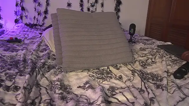 Gala_monroe - spanks pussy x6🥵