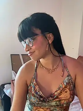 Lauyako_974 - 2 doigts chatte huileuse
