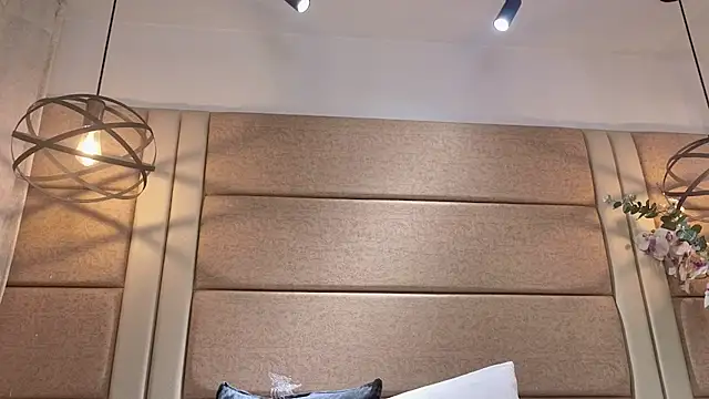 HeidyJones - Flash tits