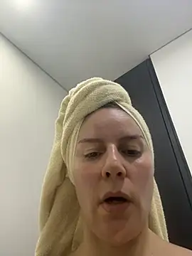 Nina_vallon - show my ass
