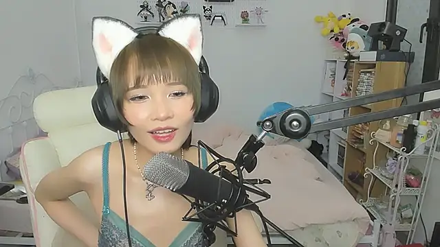 NeKo-nEk0-niI - ride pillow