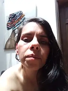 Bianca_Sweetie - Show pussy, rubbing my clit for you