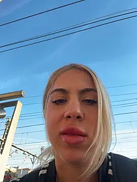 MariaMeir - En el tren viajando