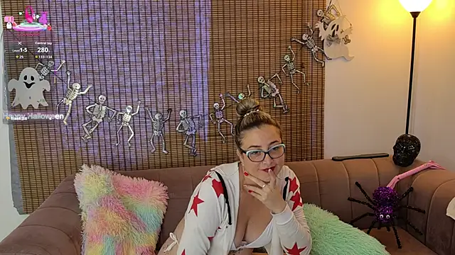 Ariana_cross - Dildo Between Boobs