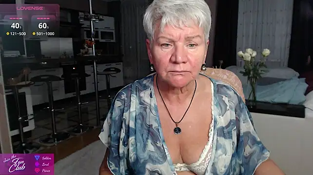 Roxana_brooks - show boobs and wiggle