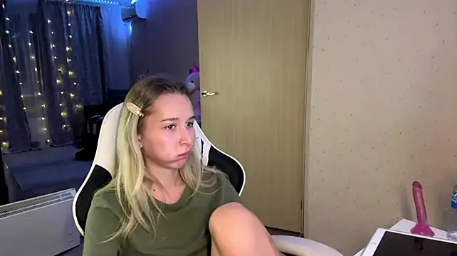 JoyBold - What color are my panties?