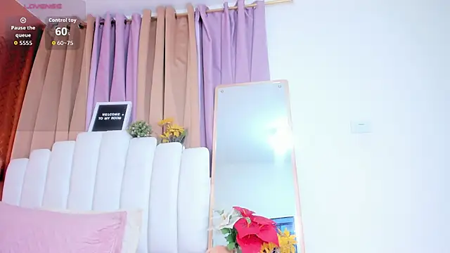 RoxannaBlanche - This jerk is hot. 🤤