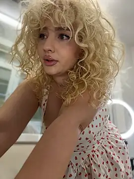 CurlyDaisy - fill me up with...love