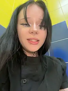 Sukidaa - Underboob view moans in toilet