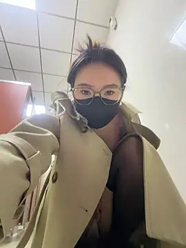 YaYa-168 - 新号开播，收藏到五万，公开私秀。。。