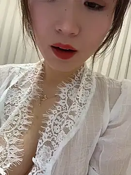 Dian-Sex - 带上乳夹并M腿展示（文明调教不白嫖，从你开始）