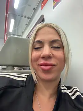MariaMeir - En el tren viajando