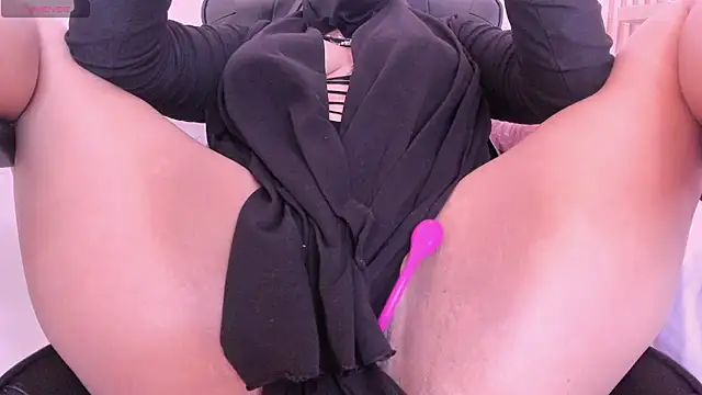 Zully_arab - finger ass
