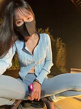 Xiao-Lin - 户外公园park脱内衣漏奶1分钟
