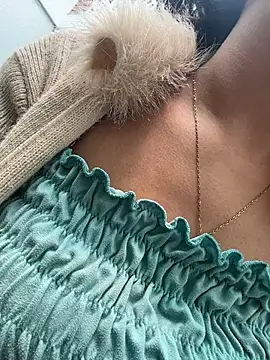 LilyRossi_ - Off tits