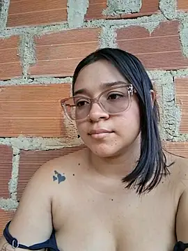 -VICKKY - naked in the street of the town