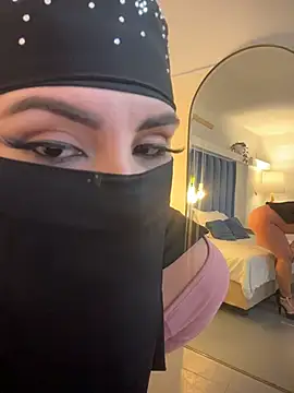 Mirandacute - zoom in pussy + rubclit 🔥