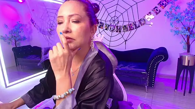 Alee_luna - Show boobs with oil 🍒