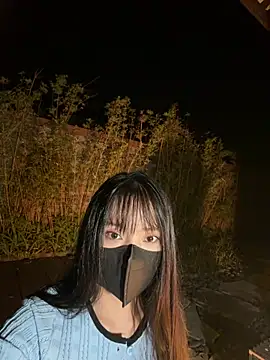 Xiao-Lin - 户外公园park脱内衣漏奶1分钟