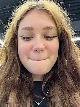 Lucy-joy - massage nipples