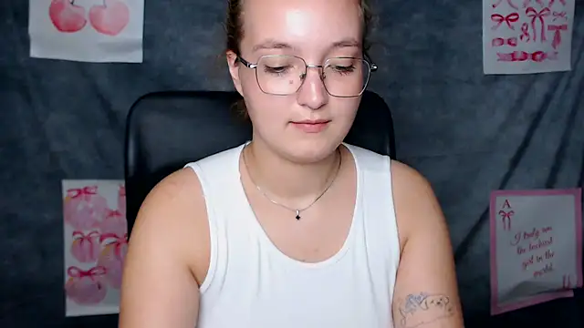MissAriaa - 🎀Hands instead of a bra🎀