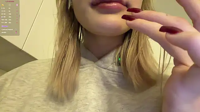 Carolini_i - TICKLE PUSSY THROUGH PANTIES