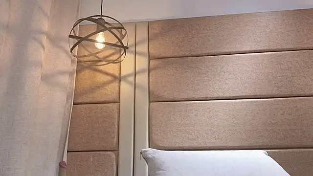 HeidyJones - Flash tits