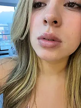 Cloee_Rainbow1 - Put fingers in the pussy until wet🤟🏼💦