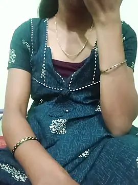 Ishwaryatamil007 - One side boob