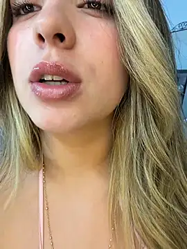 Cloee_Rainbow1 - Put fingers in the pussy until wet🤟🏼💦