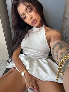 MystiqueXXX - CREAMMIER PUSSY IN PUBLIC RECEPTION! 😈