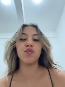 Tuckersabrina - remove top and oil in boobs 5min