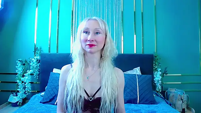 KissDreamm - I'll rub oil on my stomach and ass.