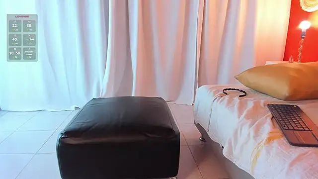 NikollSalas - Wet my shirt and squeeze my tits