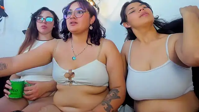 Liily_Foxxy - We masturbate while we kiss 😈
