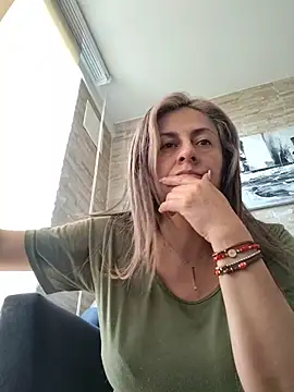 Latiinvenus - Squirt in the shower