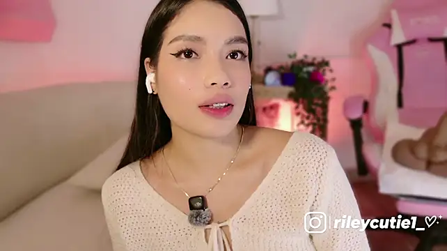 Cutie_Riley - ⭐⭐ spnak ass+oil ass and tits