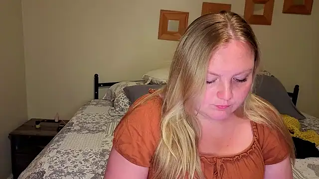 Phatassblonde - play with pussy in public