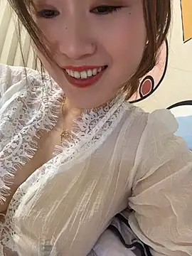Dian-Sex - 带上乳夹并M腿展示（文明调教不白嫖，从你开始）