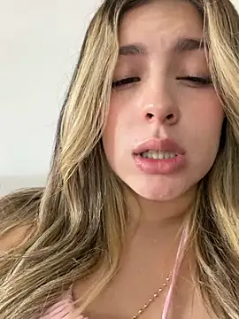 Cloee_Rainbow1 - Rub my anus up close 👋🏼🫨🥵👀